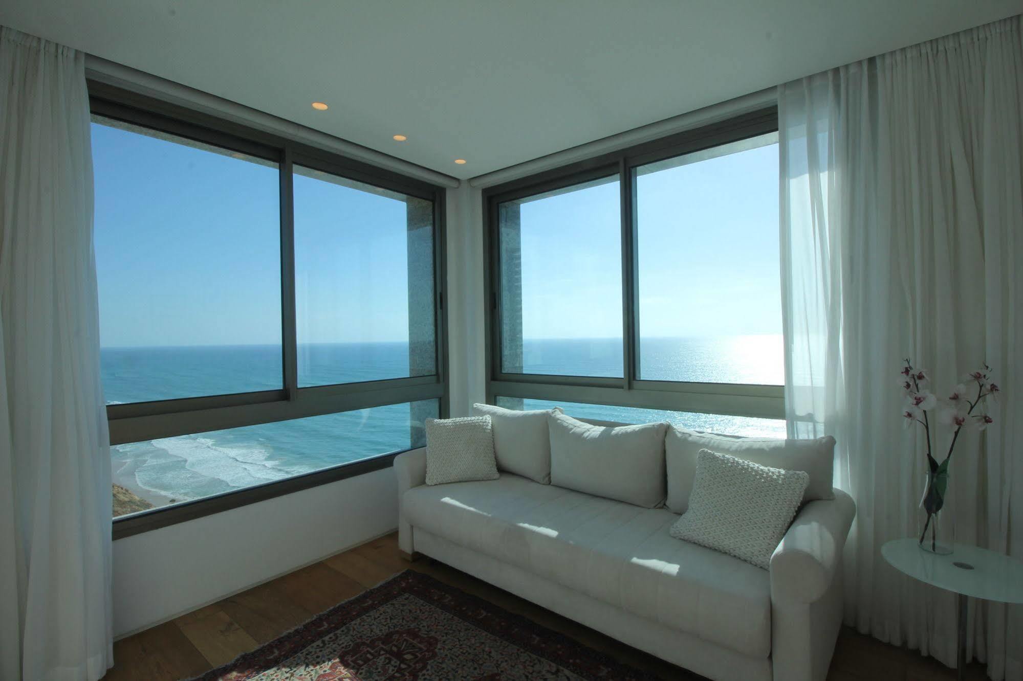 Seaview Apartments On The Beach Netanya Exterior photo